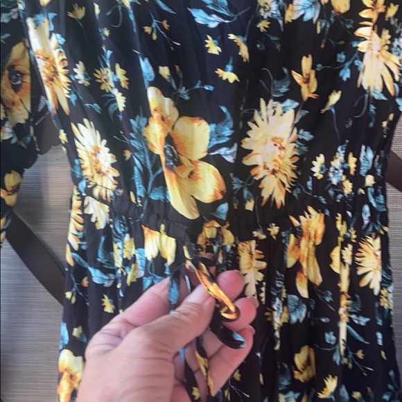 NWT Torrid Black & Yellow 🌺 Floral Dress - Picture 5 of 16